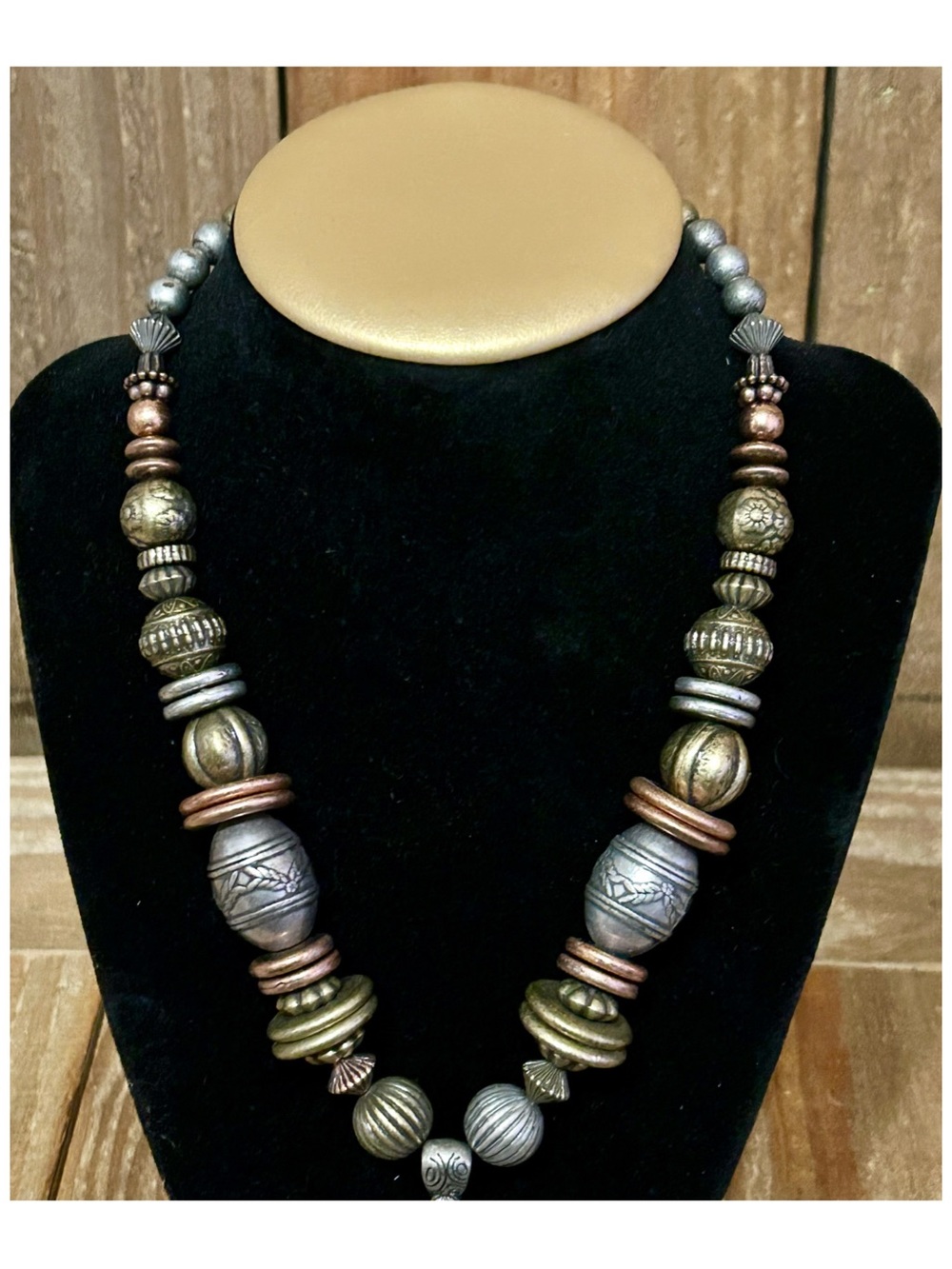 Fleur-de-Lis Multi-Tone Statement Necklace & Earring Jewelry Set. - Picture 11 of 14